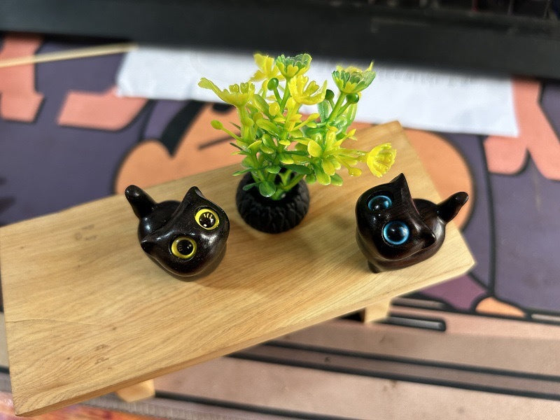 Curious Cat Carving, Guaiac wood/ Rosewood 😻
